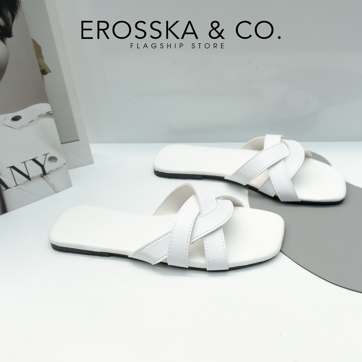 Dép đi biển thời trang Erosska 2021 đan chéo đế bệt DE047