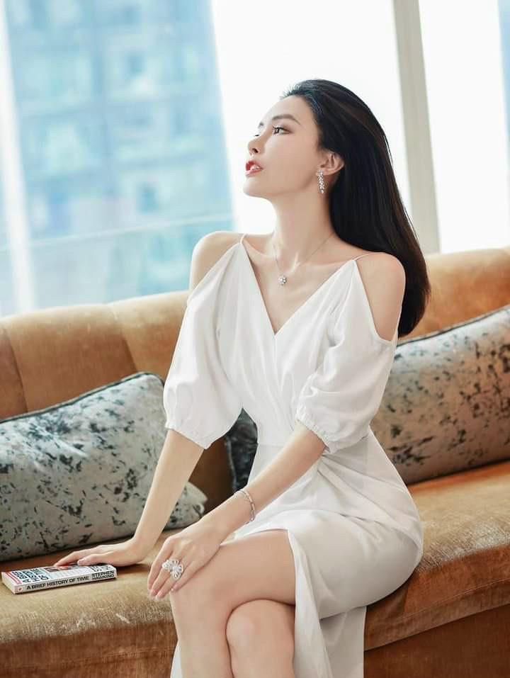 ĐẦM BODY XOẮN EO KHOÉT VAI 13207