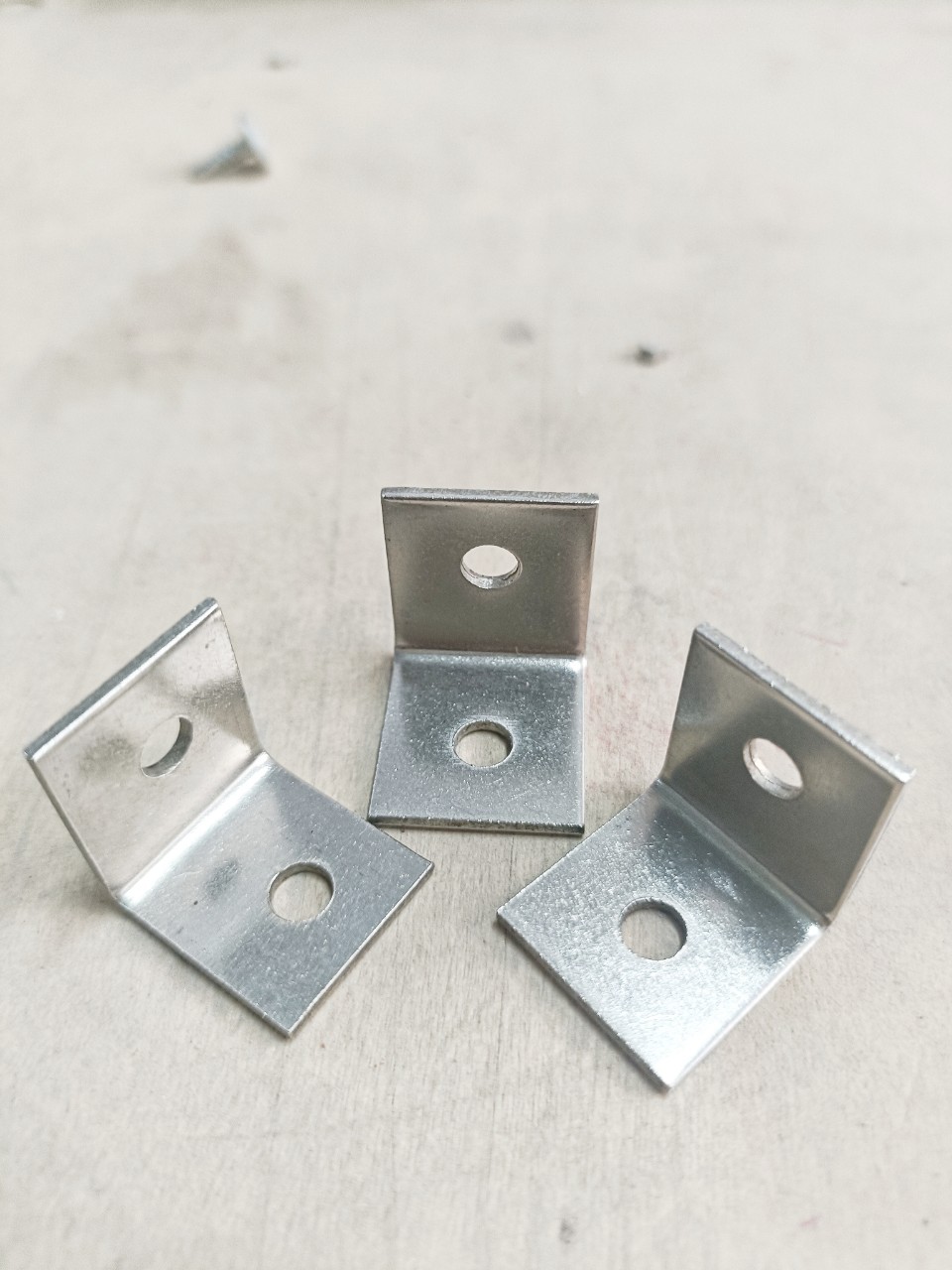 Ke góc inox chữ L bản rộng 2cm