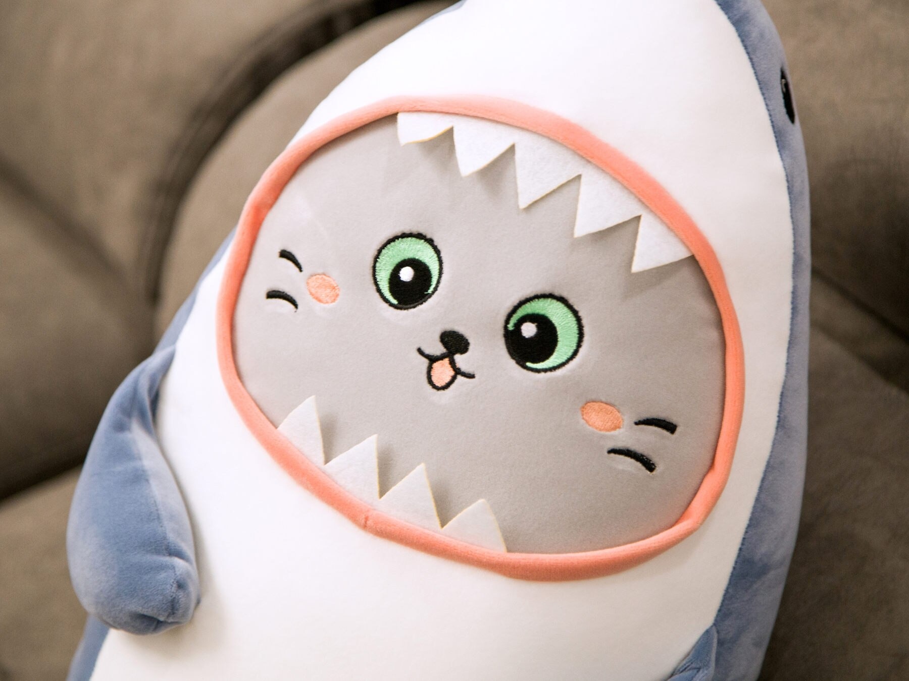 Gấu bông cá mập mặt mèo – Size từ 45 đến 110 cm  – Quà tặng thú nhồi bông baby shark siêu dễ thương – Gối ôm cho bé ngủ ngon