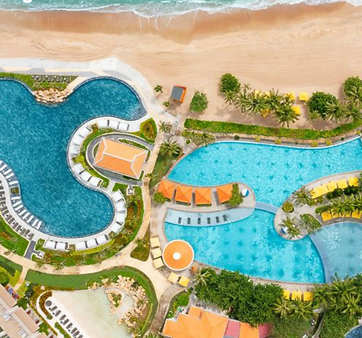 Holiday Inn Beach Resort - Ăn Sáng & Xe Đưa Đón dành cho 02 người và nhiều ưu đãi khác