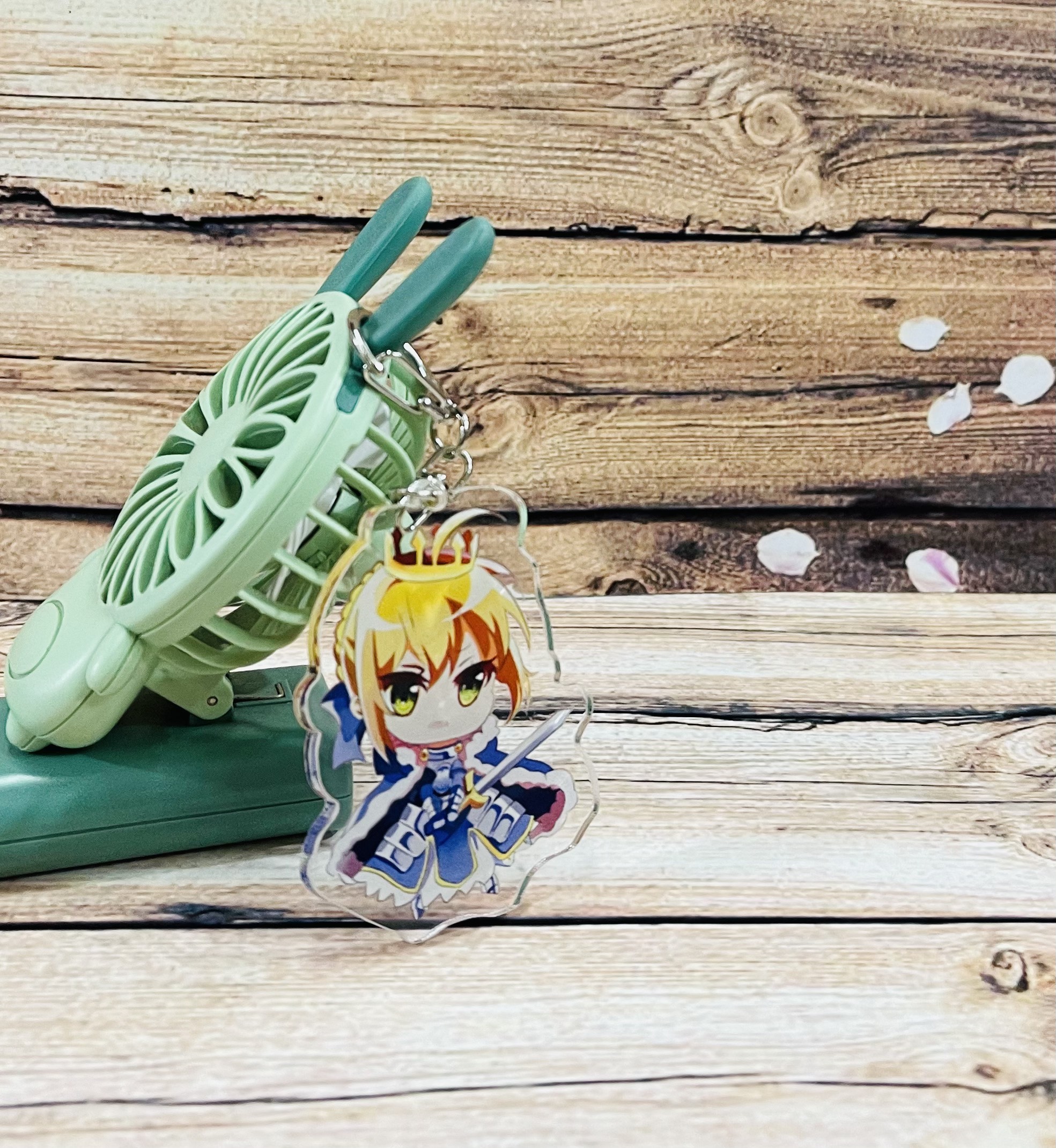 Móc khoá Saber-Fate mica trong nhiều mẫu