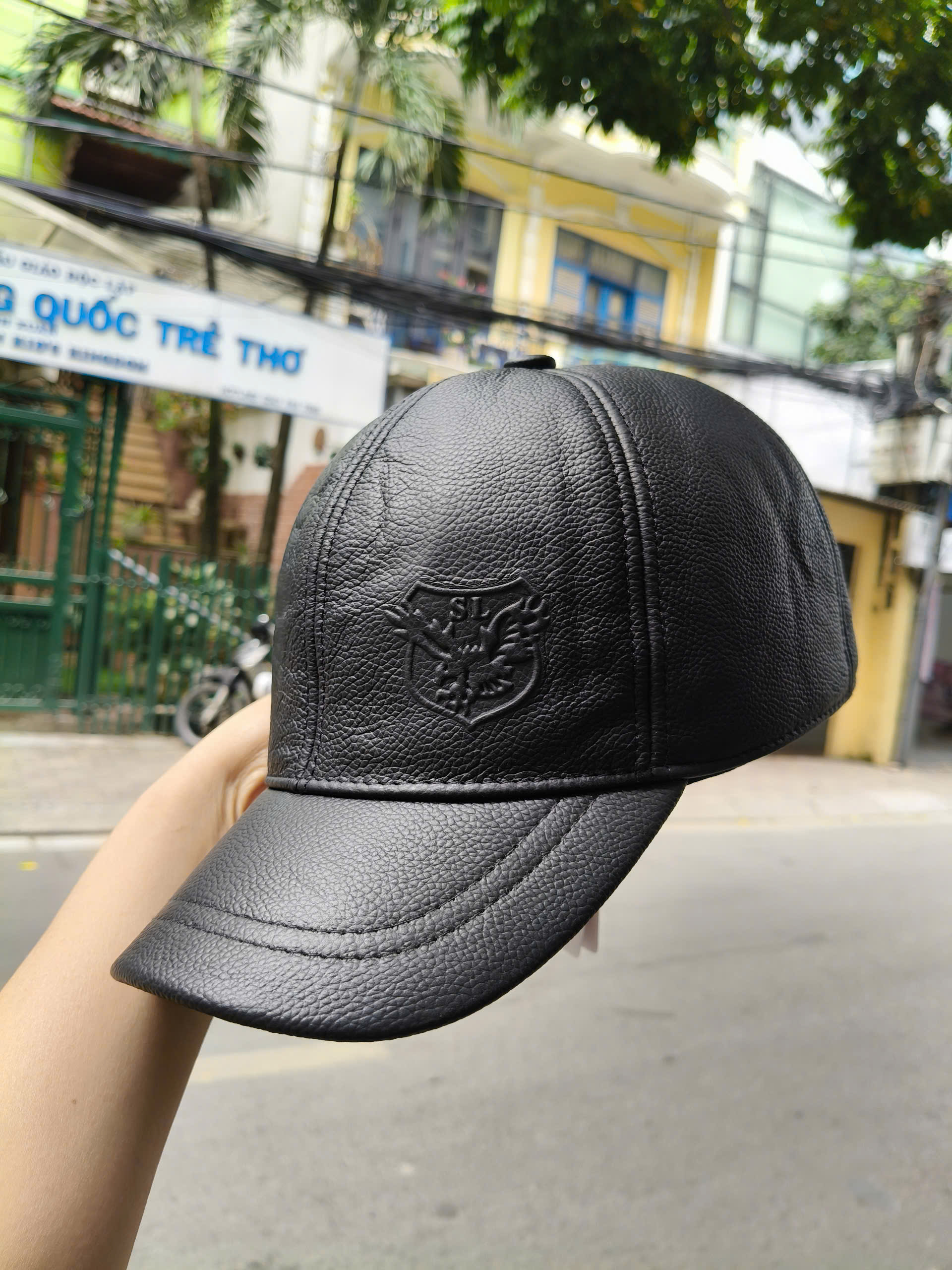 Mũ lưỡi trai nam da bò dập nổi BHY2023 Nón nam da thật có che tai. Phom cứng vừa vòng đầu 56-60cm
