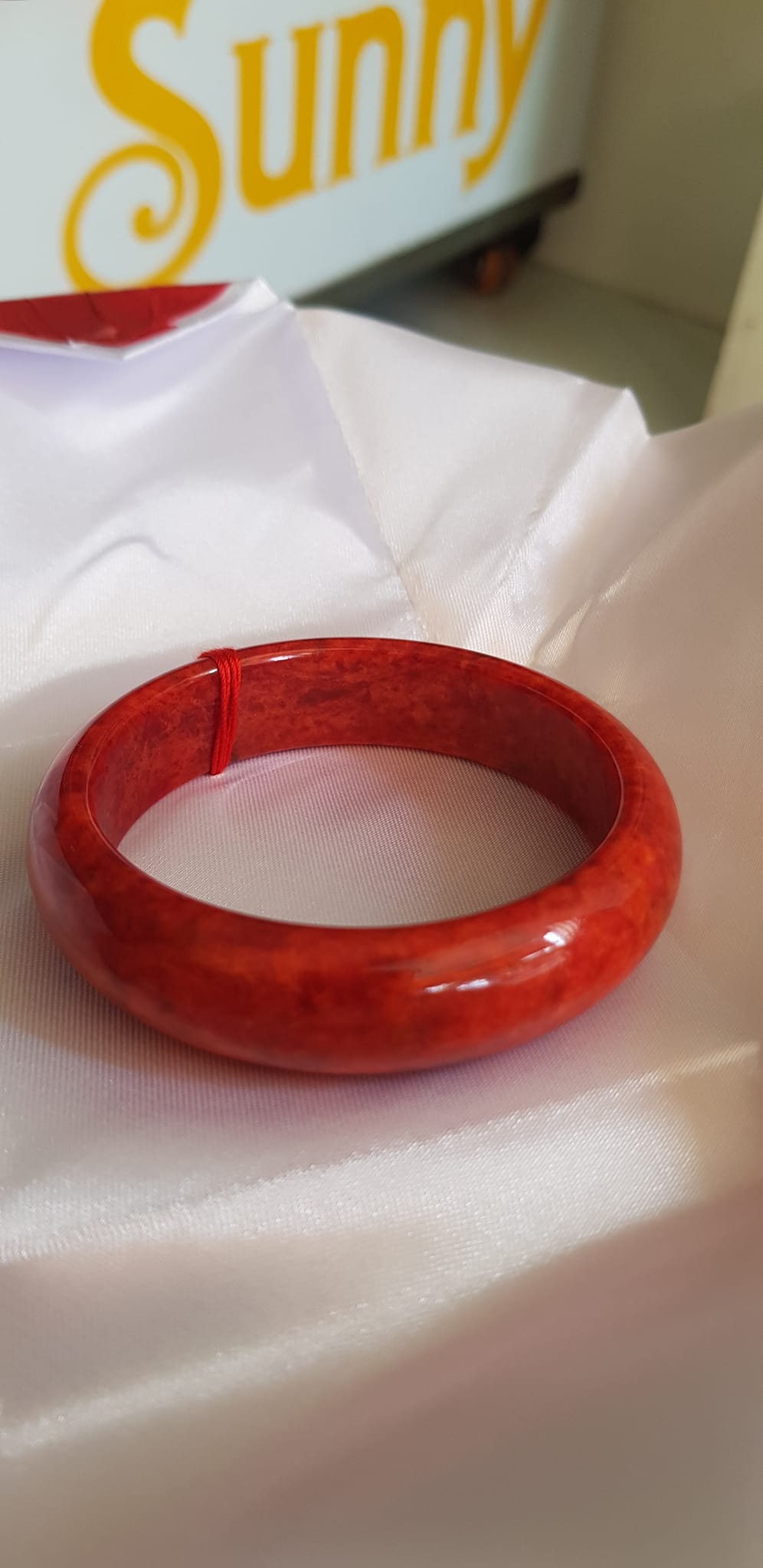 Vòng Cẩm Thạch mới Bản Hẹ Đỏ 56mm x cao 15mm x dầy 7,5mm màu đỏ bông bông đều đậm đẹp nữ mệnh hỏa mệnh thổ 54kg - 65kg đeo hợp ạ