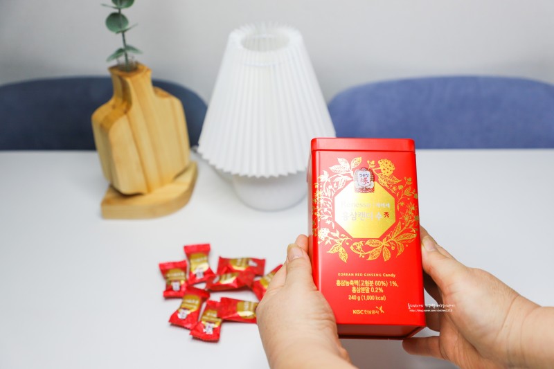 Kẹo Hồng Sâm Hàn Quốc Có Đường KGC Cheong Kwan Jang Ginseng Candy Hỗ Trợ Sức Khỏe 240g