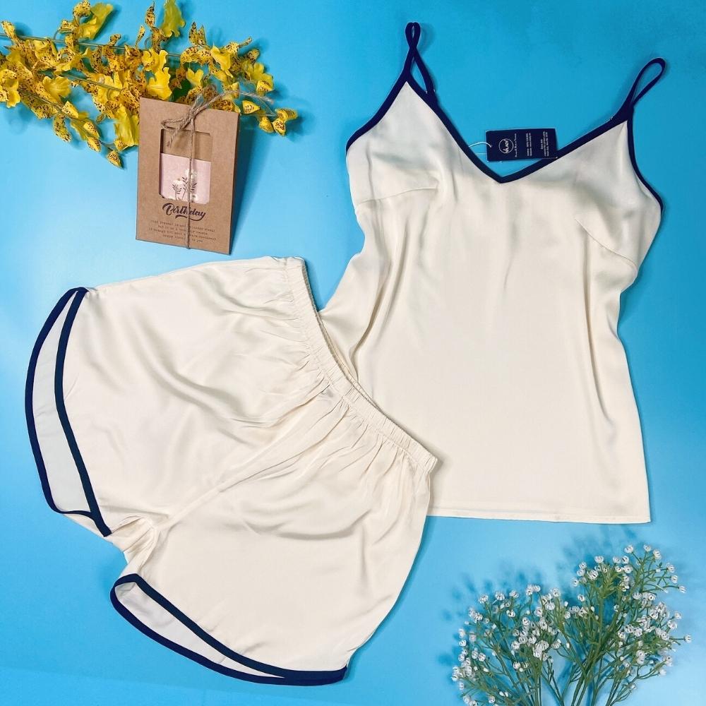 Bộ đồ ngủ nữ 2 dây mặc nhà dễ thương VILADY - B111 kiểu 2 dây quần cộc màu trắng gạo mềm mát, chất liệu Lụa Pháp cao cấp