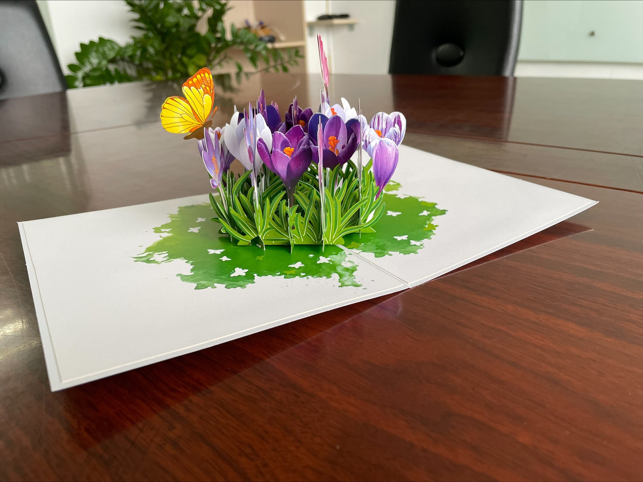 F37 -  Thiệp 3D Hoa Nghệ Tây Tím – Crocus Bouquet – Pop Up Card Viethands Giftshop