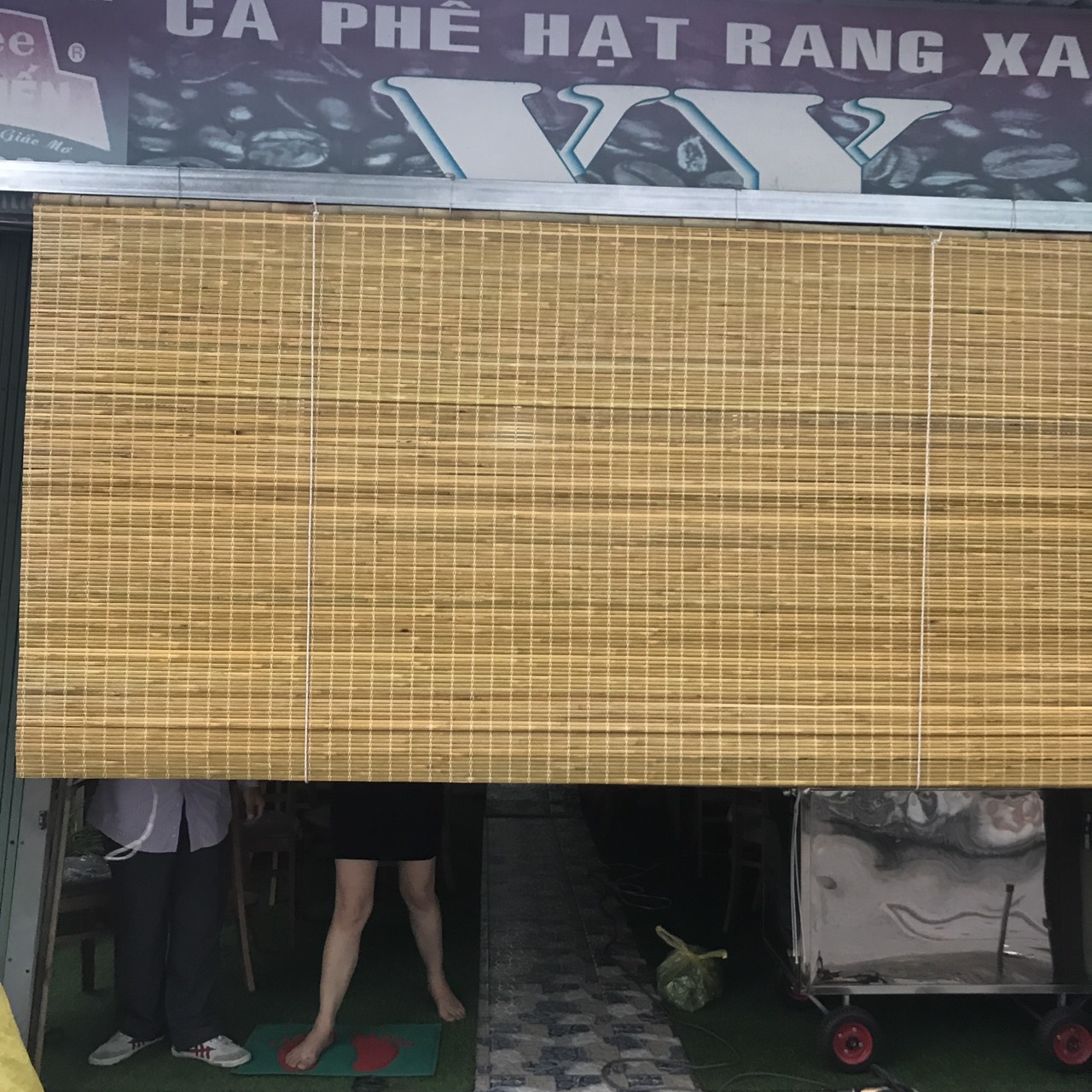 Mành tre cật cạo vỏ bỏ lõi (rộng 1m x cao 3m)che mưa ban cộng ,Rèm treo cửa sổ hành lang mái hiên ,Màn treo lối đi,sơn pu màu vàng