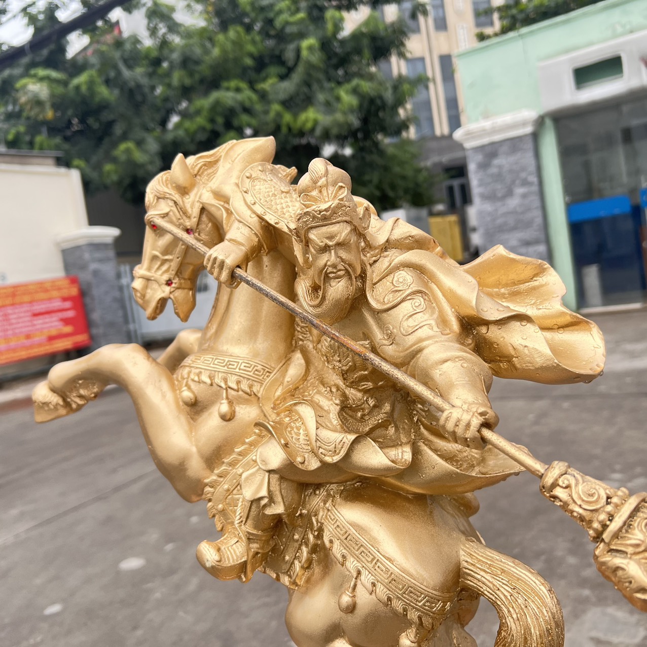 Tượng Quan Công cầm đ.ao cưỡi ngựa bằng bột đá mang lại tài lộc bảo vệ gia chủ cao 48cm