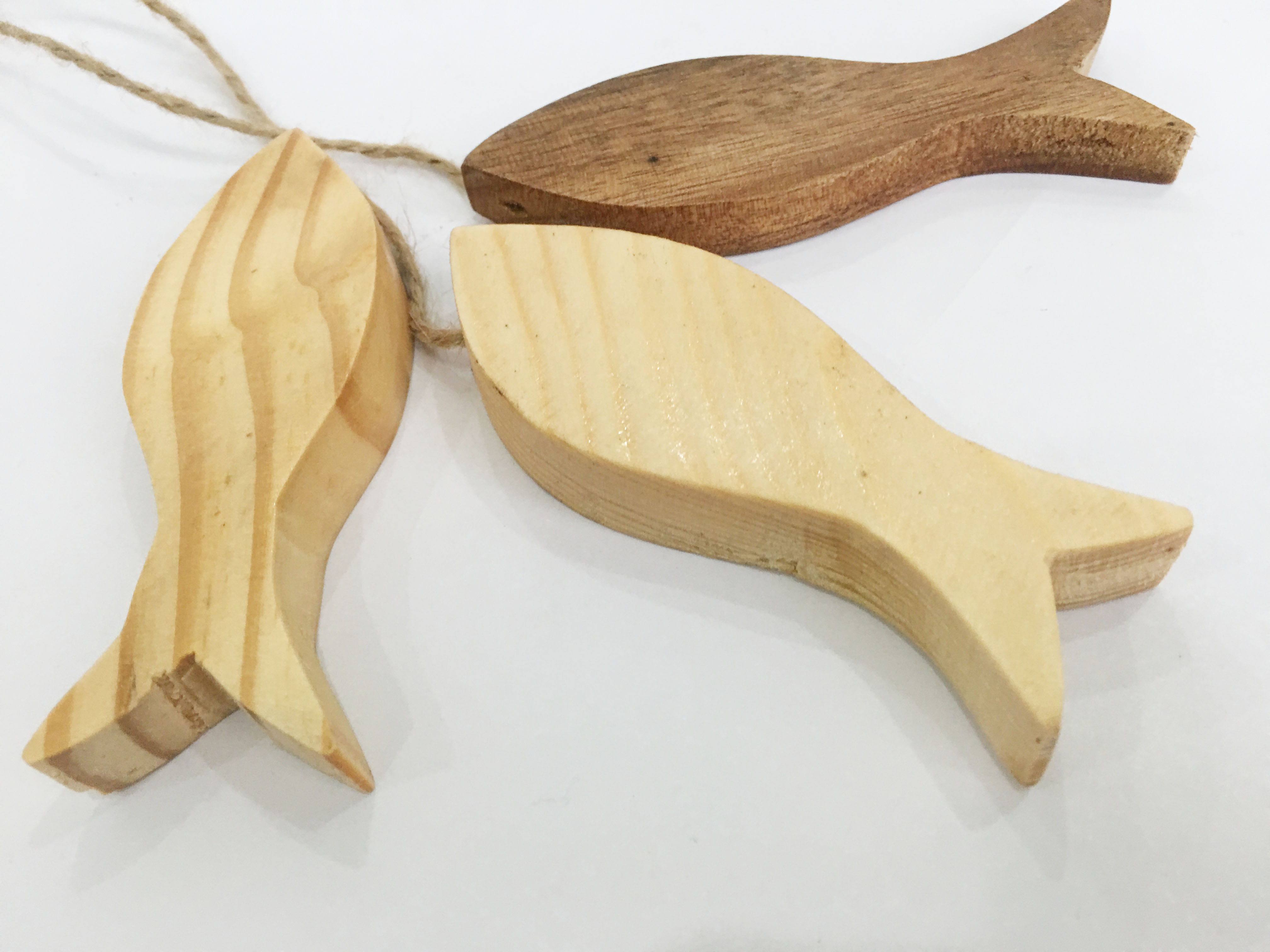 Combo chùm 3 con cá gỗ tự nhiên trang trí handmade 10x3.5x1.5cm  - Màu gỗ tự nhiên