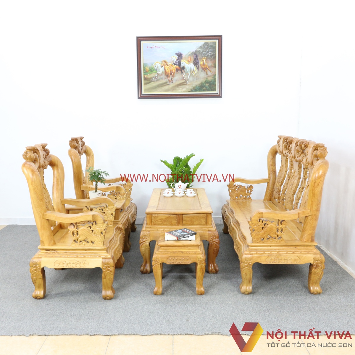 Bộ Bàn Ghế Salon Phòng Khách Gỗ Gõ Đỏ Chạm Đào Tay 10 Sơn Bóng Mờ 6 Món Cao Cấp -  Tổng thể 230 x 185cm / Bàn: 135 x 70 x 55cm / Băng dài: 185 x 65 x 116cm / Ghế: 65 x 75 x 116cm / Đôn Lớn: 48 x 68 x 55cm / Đôn nhỏ: 40 x 40 x 40cm (Dài x Rộng x Cao)