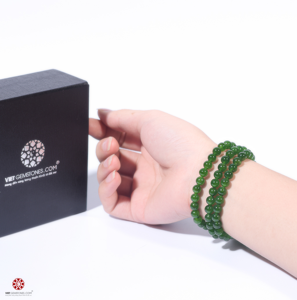 Vòng tay 108 hạt ngọc bích 6mm Canada tự nhiên, dùng đeo tay và lần hạt. Phật ngọc dưỡng thân tâm an lạc, đưa bạn gần hơn với năng lượng vũ trụ | VietGemstones