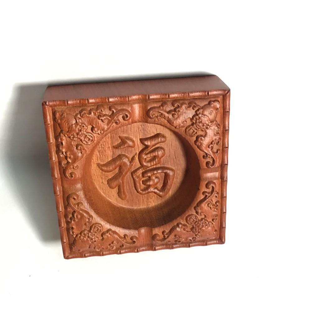 GẠT TÀN VUÔNG NGUYÊN KHỐI GỖ HƯƠNG ĐỎ CHẠM CHỮ - HÀNG CAO CẤP
