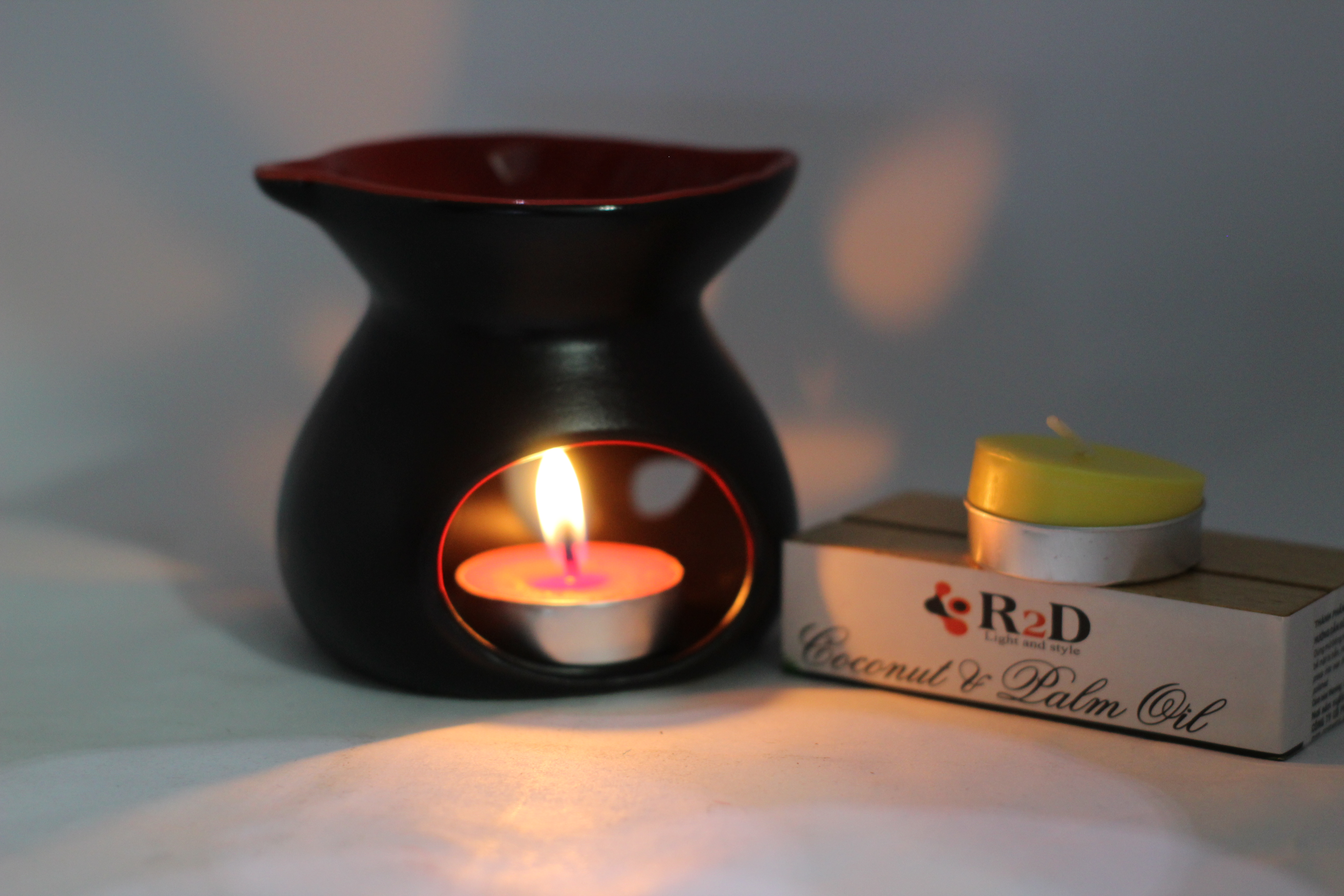 Nến trà Tealight màu đỏ hộp 10 viên chính hãng R2D không khói không mùi dùng cho đèn thiền