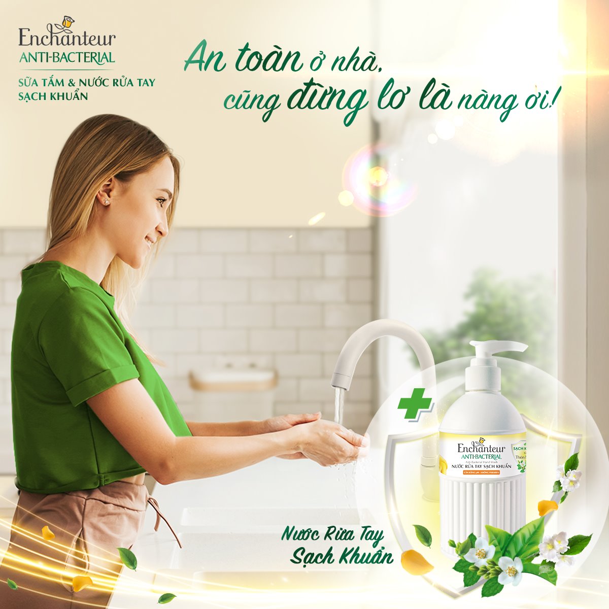 Bộ 2 Nước rửa tay sạch khuẩn từ thiên nhiên Enchanteur Charming Anti-Bacterial 300gr/Chai