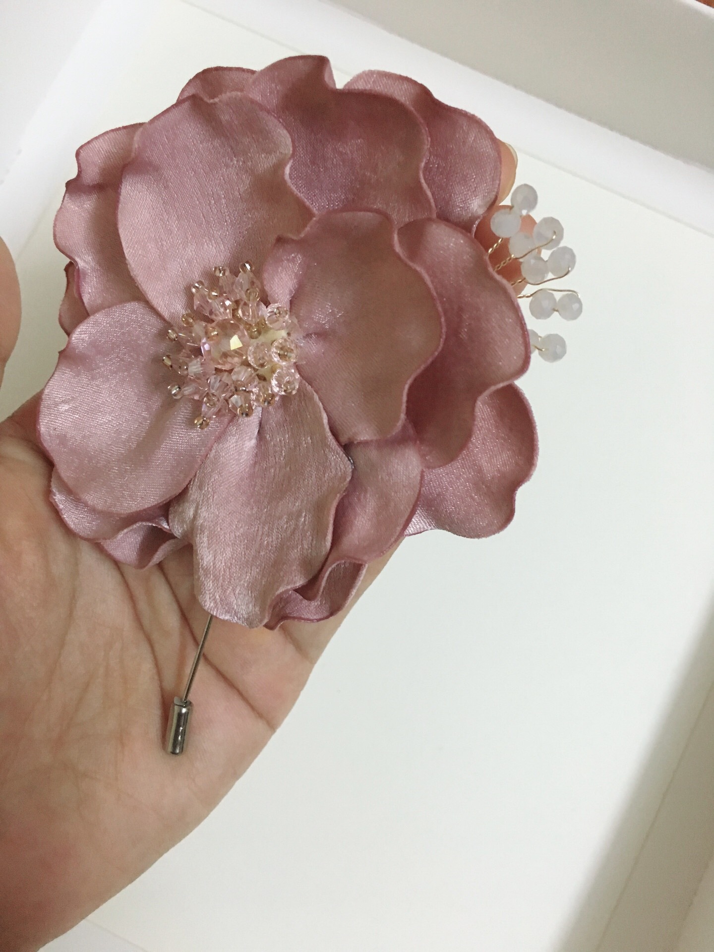 Hoa cài áo cánh sóng vải gấm handmade