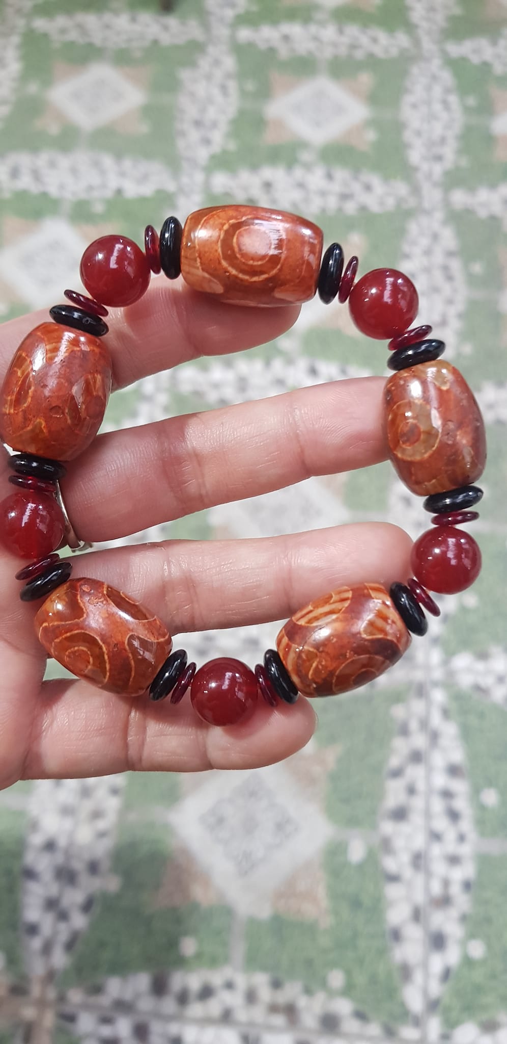 Vòng tay nam mã não tây tạng đỏ kiểu Vòng hạt thống 17mm phối hạt tròn mix đồng tiền đỏ đen vào Nam mệnh hoả mệnh thổ đeo hợp đẹp ạ