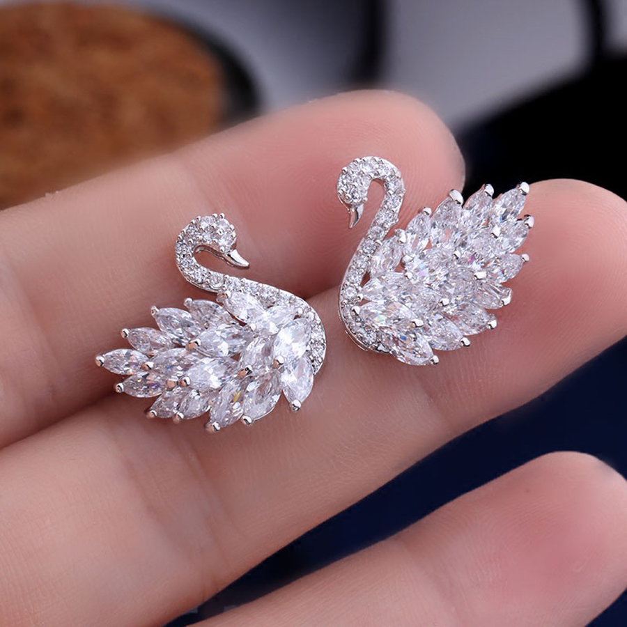 Bông tai Thiên nga trắng đính đá lộng lẫy