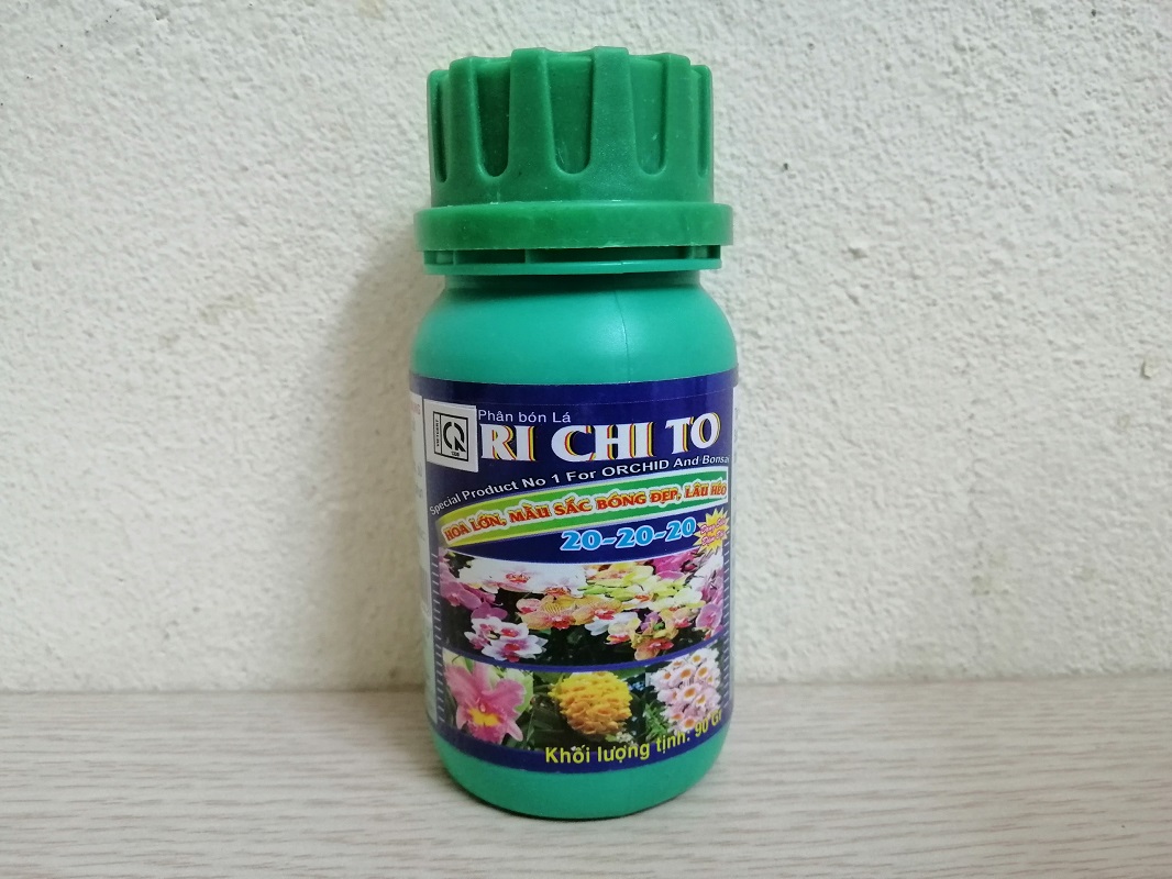 COMBO PHÂN BÓN LÁ RICHITO 20-20-20 HOA LỚN, MÀU SẮC ĐẸP LỌ 90Gr +Phân Bón Lá NPK THẦN KỲ 2, 6-30-30, KÍCH RA HOA CỰC MẠNH Lọ 90Gr