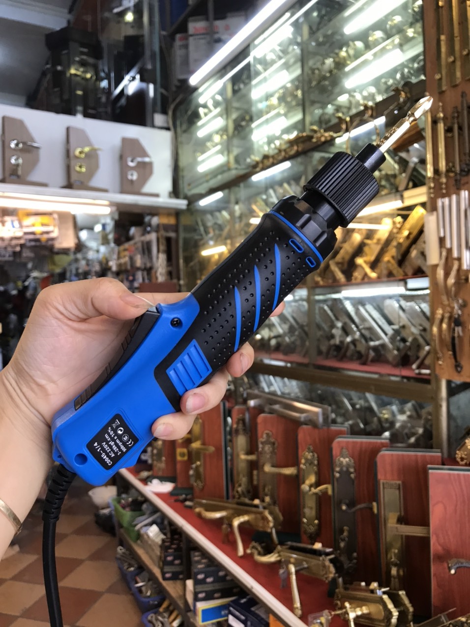MÁY BẮN VÍT C-MART C0045