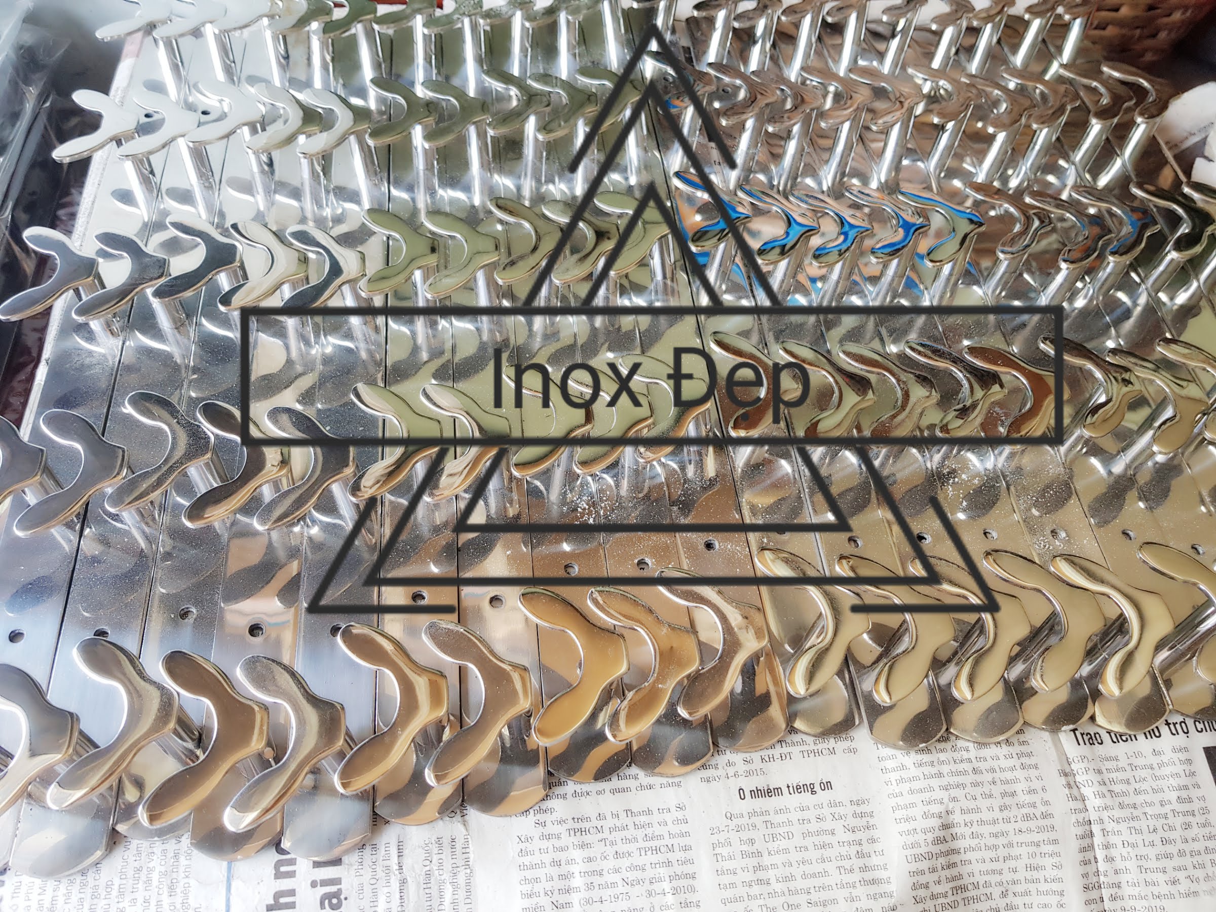 MÓC TREO QUẦN ÁO GẮN TƯỜNG SIÊU TIỆN DỤNG,CHẮC CHẮN,INOX 304 CHỐNG ĂN MÒN CAO