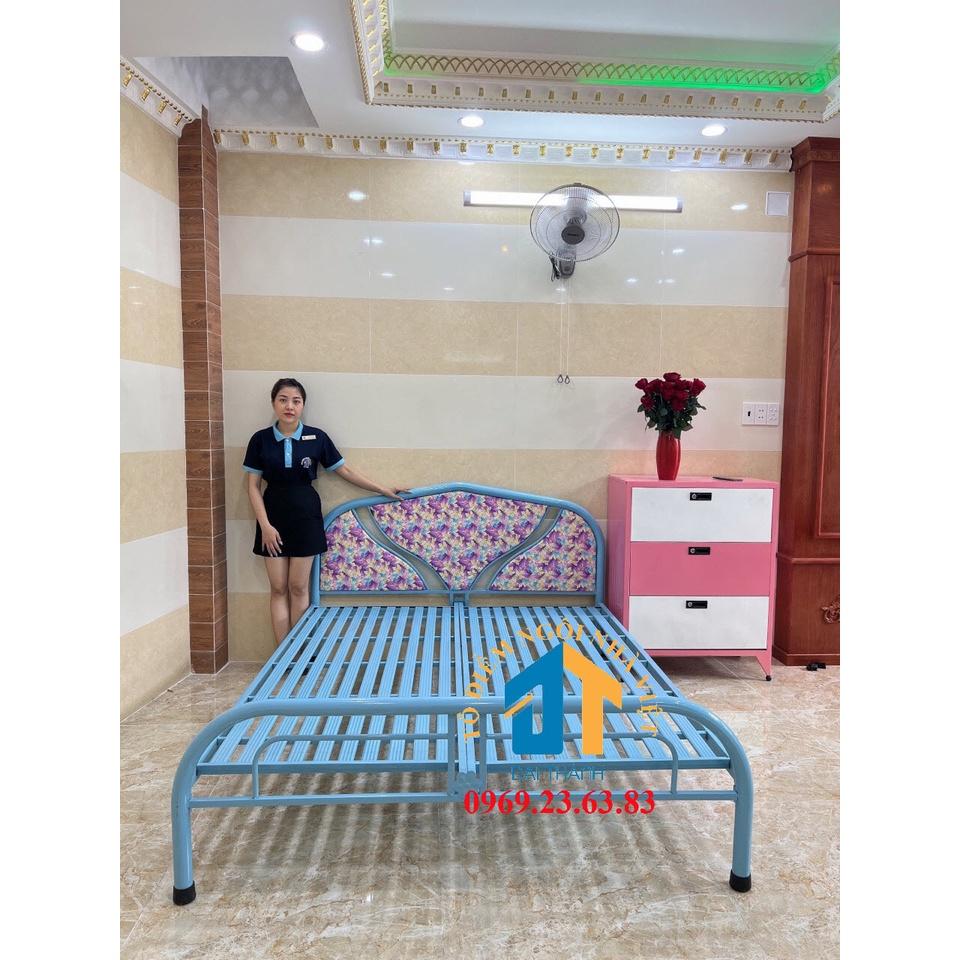 Giường sắt Đại Thành 1m8 x 2m màu xanh