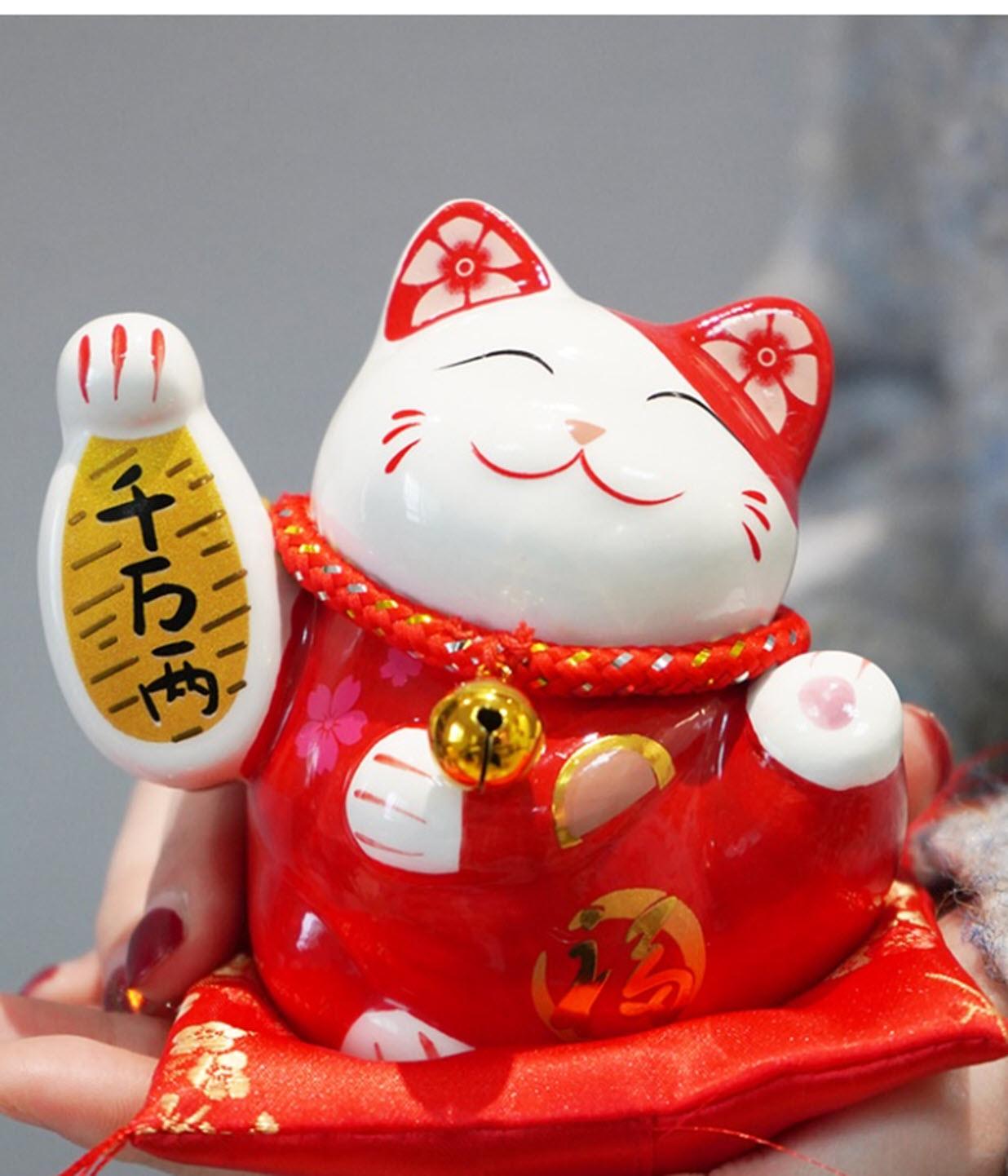  Mèo Thần Tài Maneki Neko May Mắn kèm đệm lót bằng sứ kiêm ống heo Trang Trí , Bàn Làm Việc , Xe Hơi