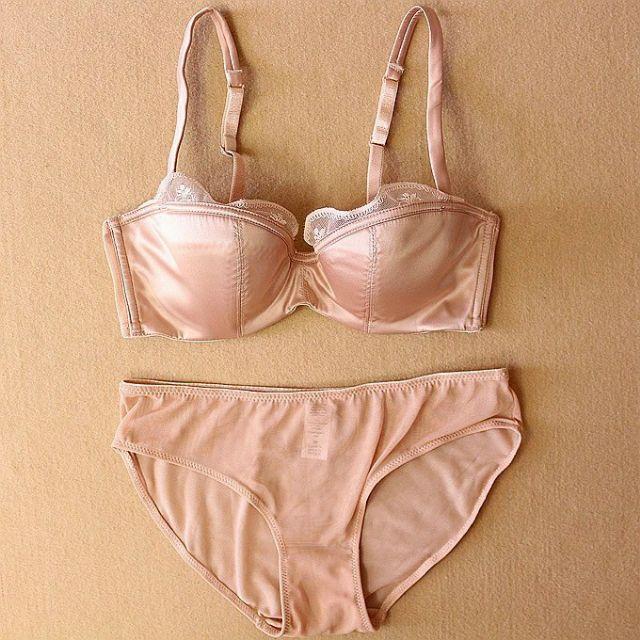 Bộ đồ lót nữ W268 có gọng đệm mỏng vải Satin hàng Quảng Châu