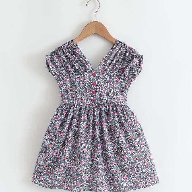 Váy Bé Gái Hè Không Tay Puff Sleeve Nút Cổ Chữ V Thời Trang Quần áo Trẻ Em Âu Mỹ