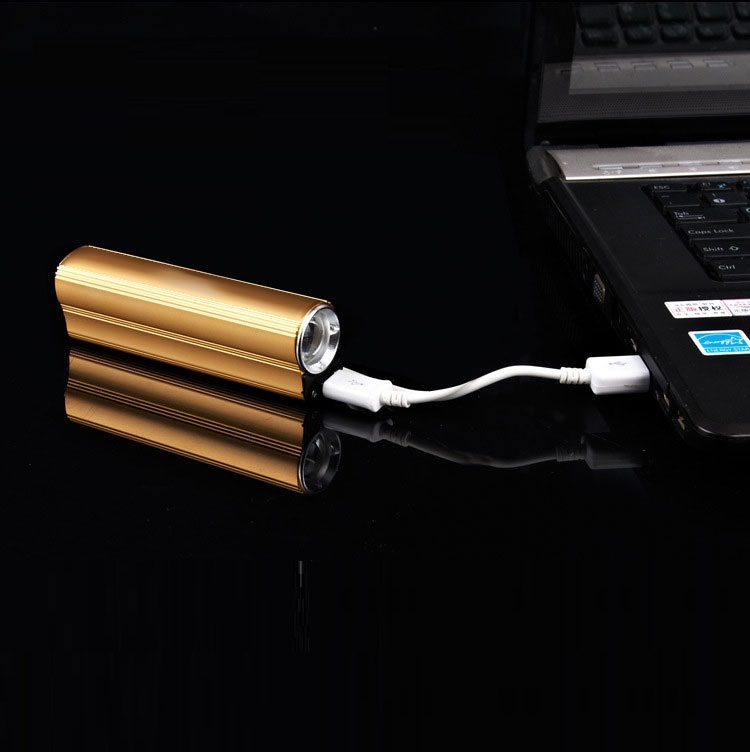 Đèn pin mini đi phượt siêu sáng kiêm sạc dự phòng đa năng tiện lợi