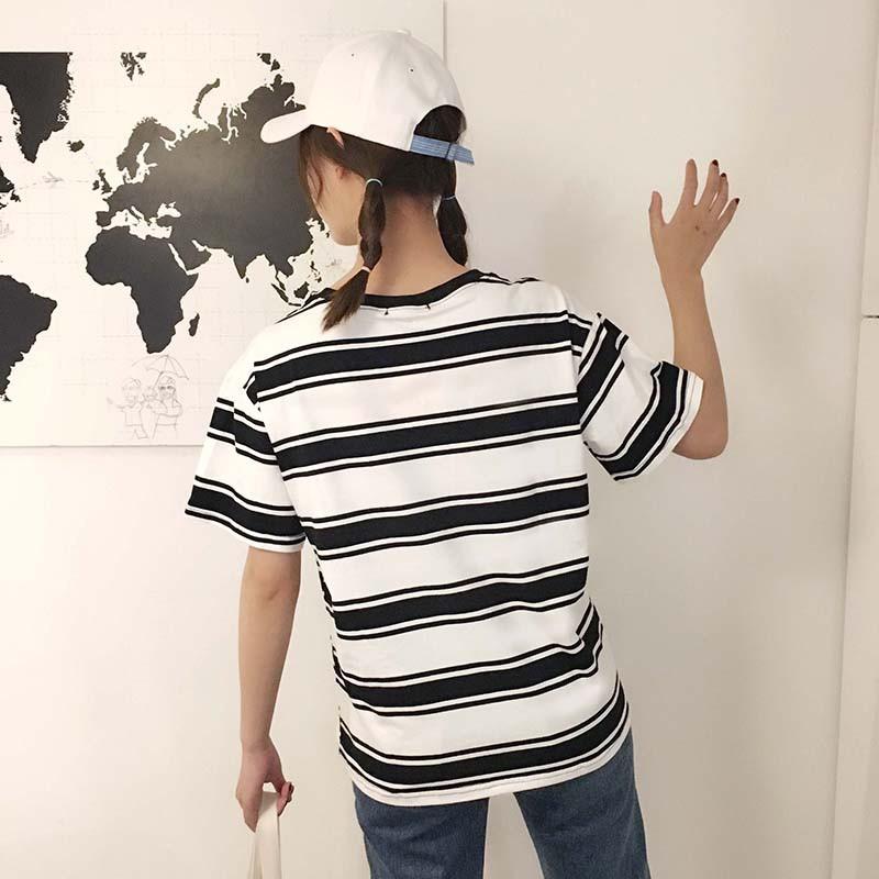 Áo thun nữ cổ tròn ngắn tay kẻ sọc đơn giản