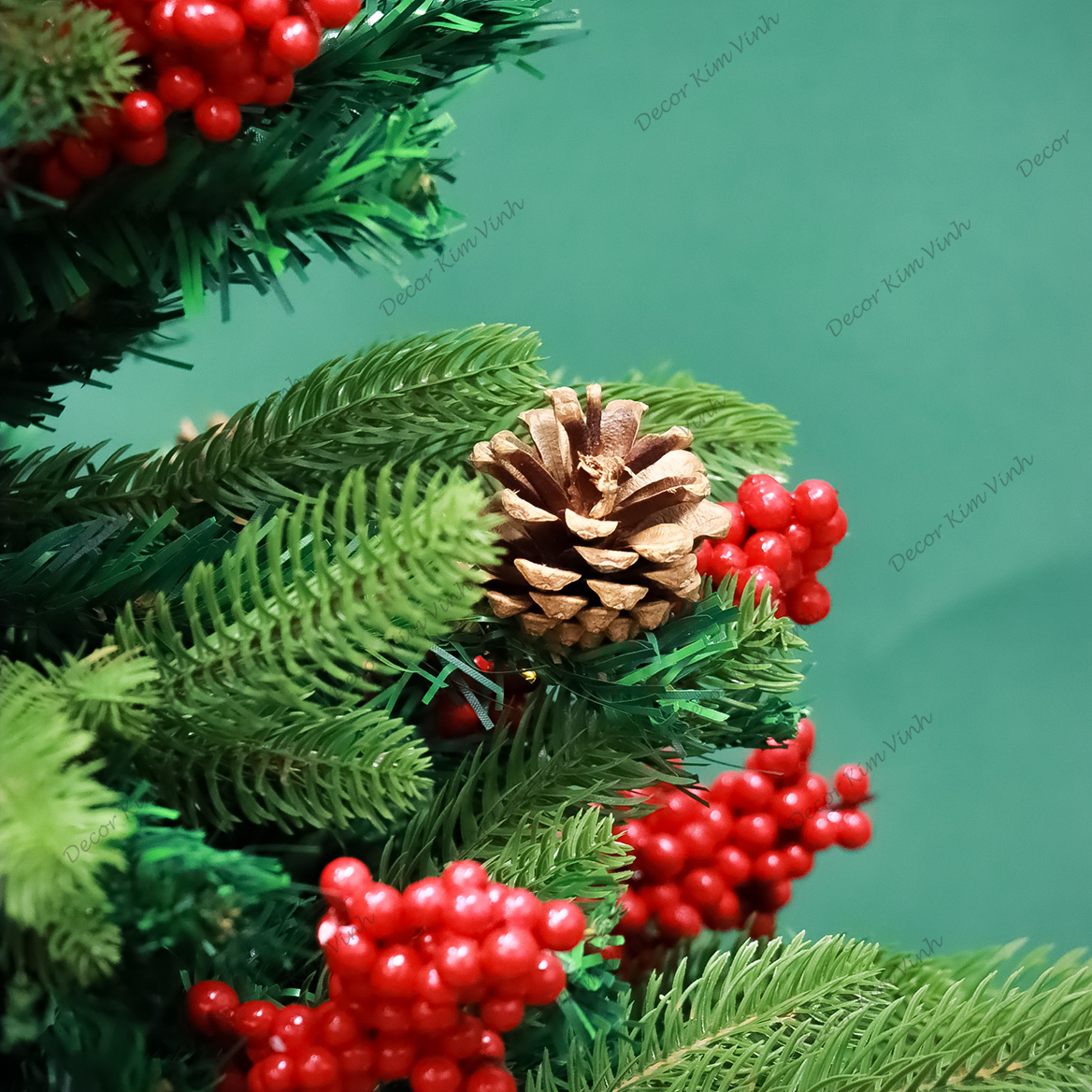 Cây Thông Lá PE Cao 1.2m Trang Trí gắn Trái Đỏ C8 Trang Trí Noel