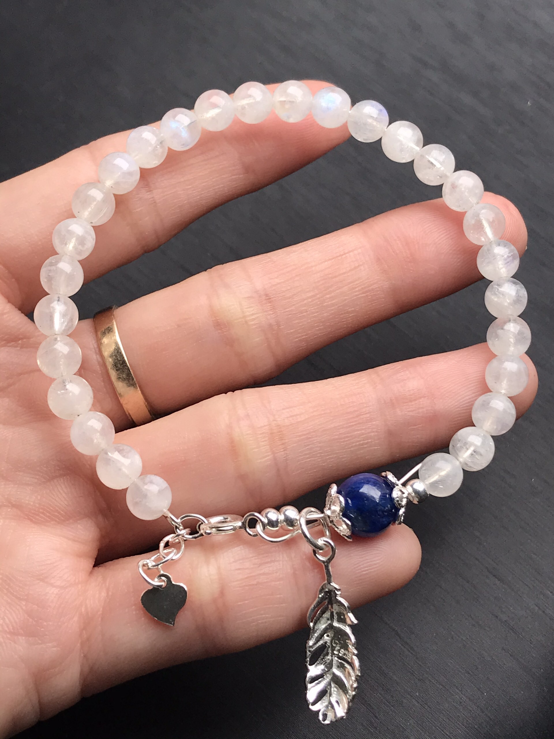 Vòng tay đá mặt trăng 6 mm mix hạt đá kyanite 8 mm rất đẹp