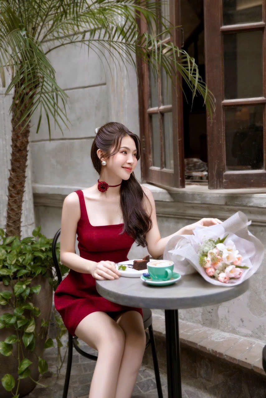 ĐẦM KÈM DÂY BÔNG CỔ MÀU Y HÌNH