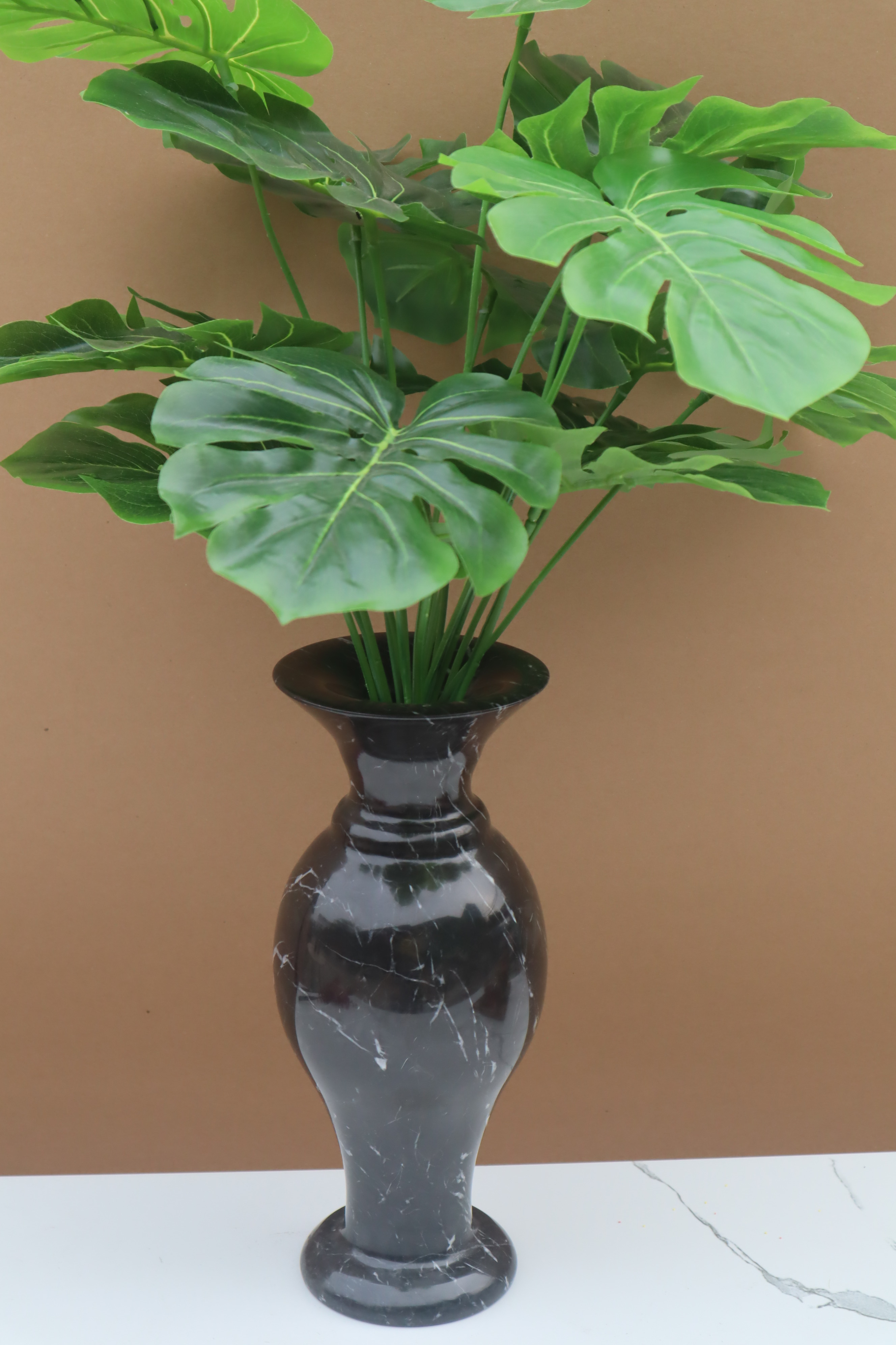 Bình hoa đá tự nhiên KT32,5 x 14cm Đen ý