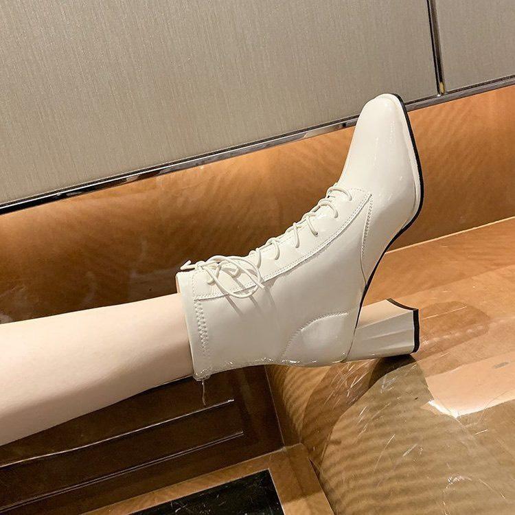 Bốt nữ da bóng dây buộc trước lót lông gót khía cao 7 phân (Mã 9061)