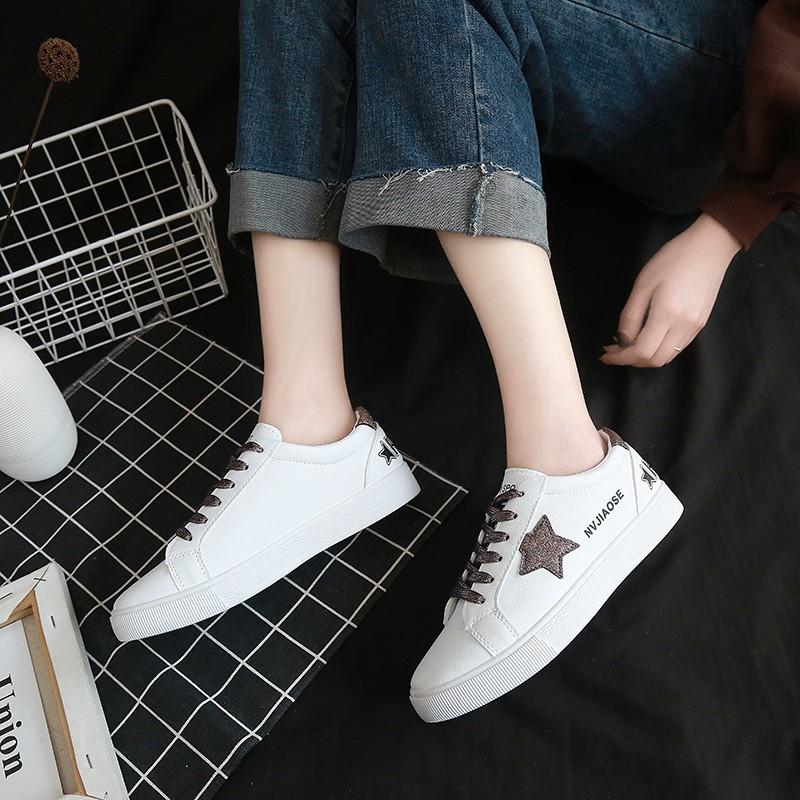 Giày sneaker nữ đế bệt mũi tròn
