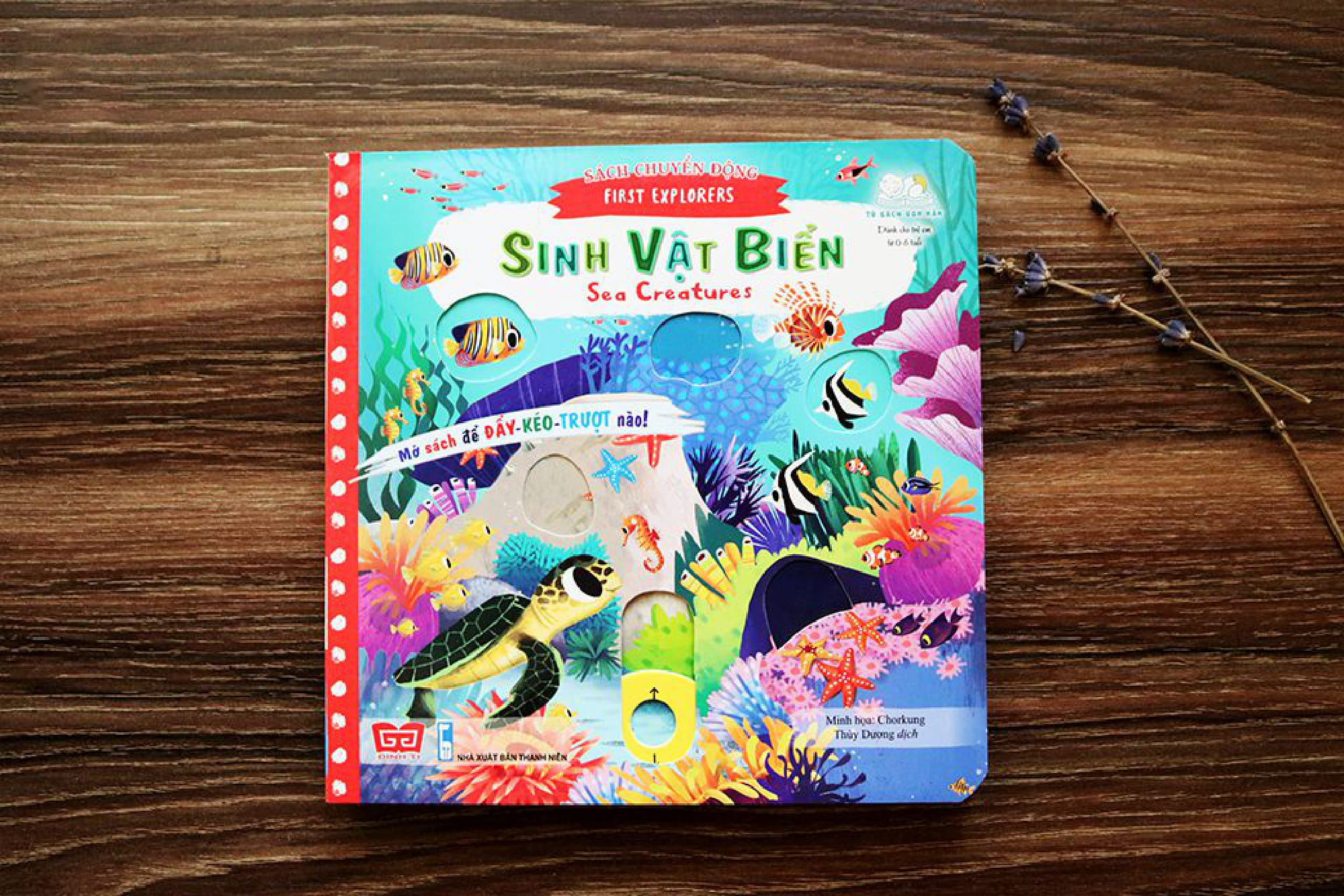 Sách - Sách Chuyển Động - First Explorers - Sea Creatures - Sinh Vật Biển (ĐT)