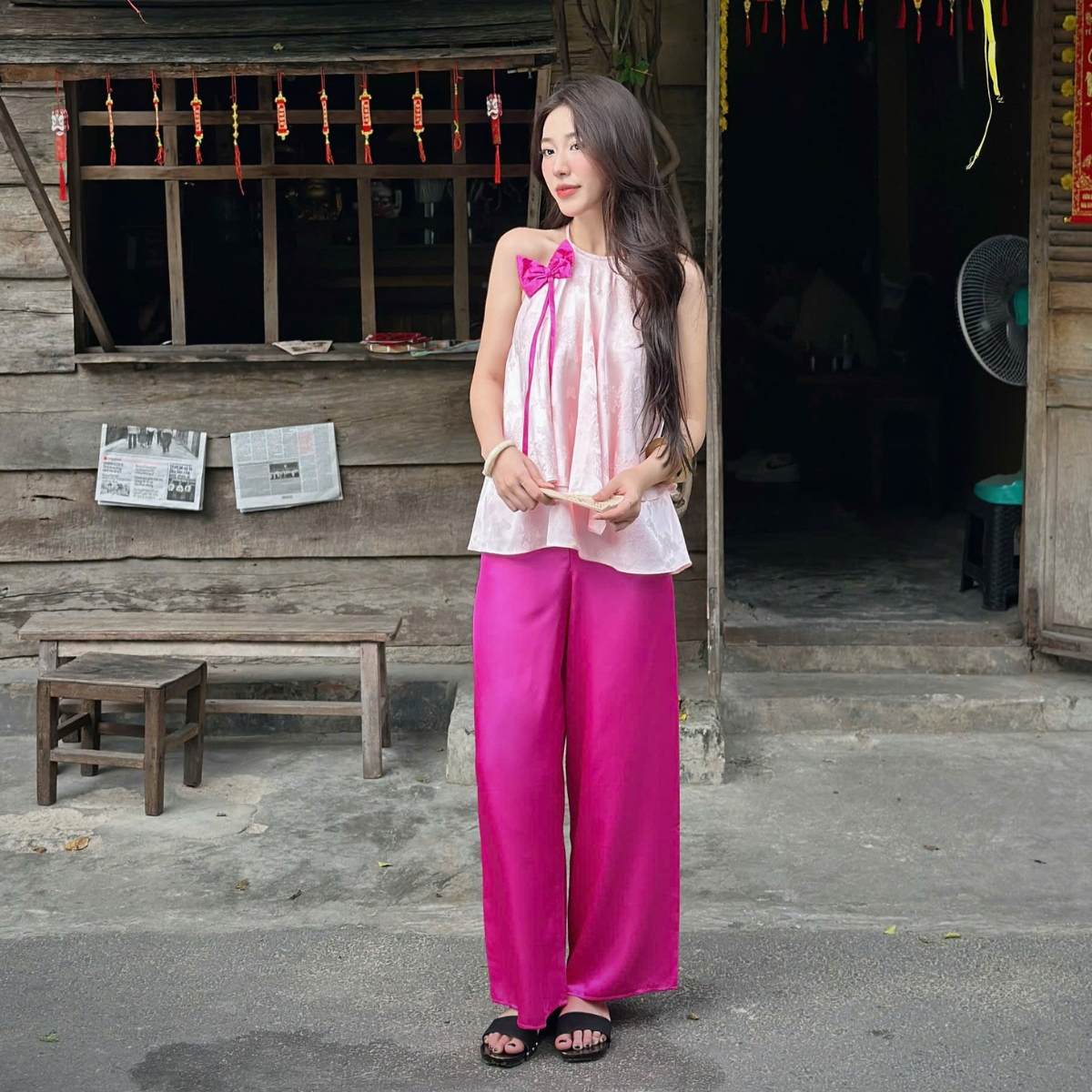 Set áo yếm phối nơ cổ kèm quần thích hợp đi chợ Tết Bảo An Miều Est.2013