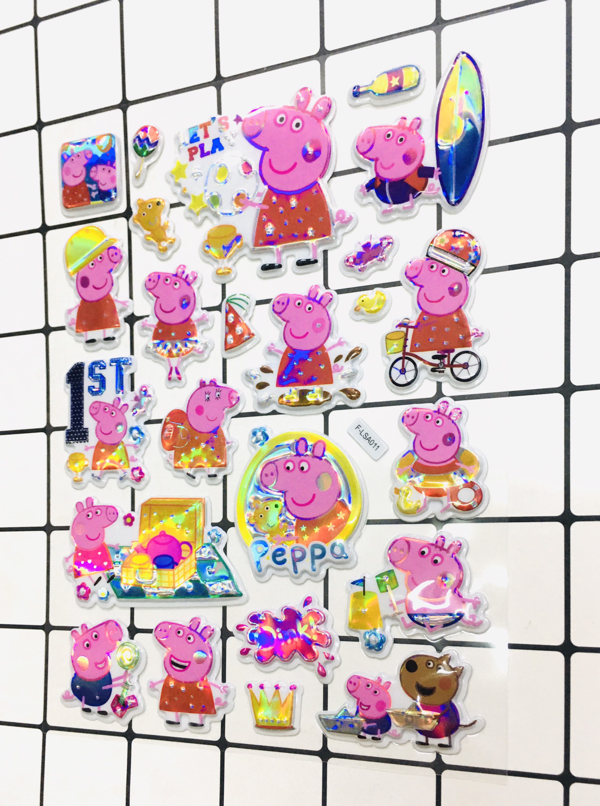 Hình Dán Bé Heo Peppa sticker Nổi 3D set 3 bảng ( 72 miếng ảnh )