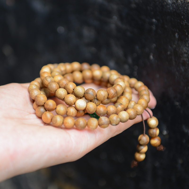Chuỗi tràng 108 hạt 8 li Trầm Hương tốc xí Khánh Hòa