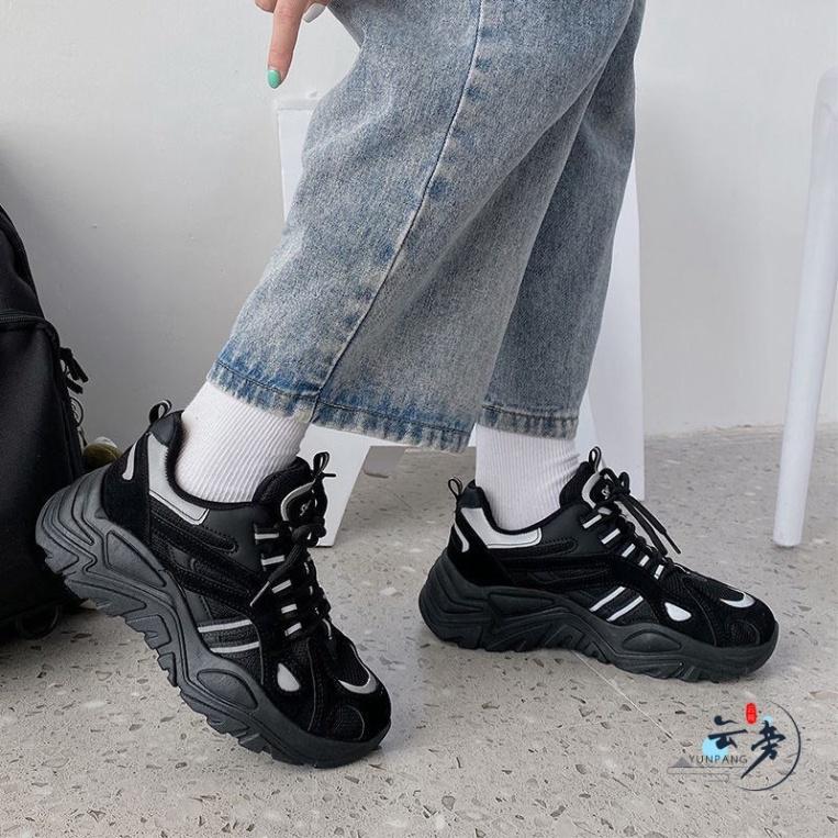 Giày thể thao nữ Ulzzang Eyty nâng độn đế cao 5cm răng cưa to mềm thoáng cá tính năng động màu đen trơn/kem