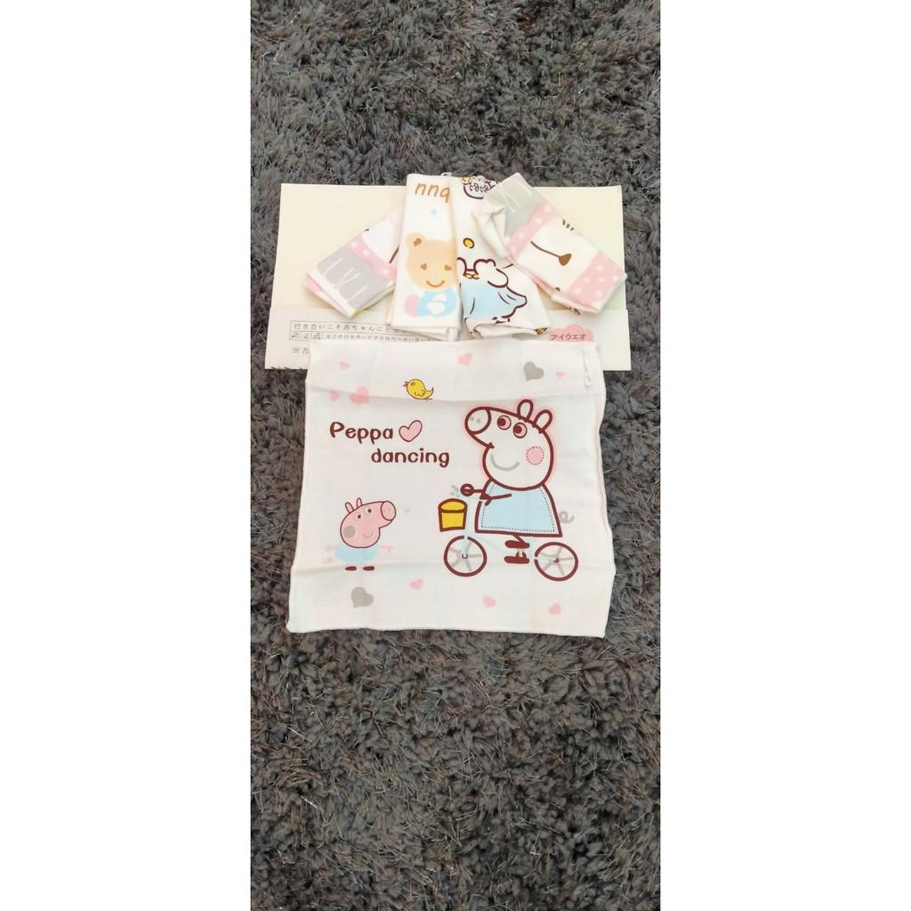 Khăn sữa em bé cotton siêu mềm hình hoạt hình 1134, chất liệu cotton 100% , thương hiệu Aiueo Nhật Bản.
