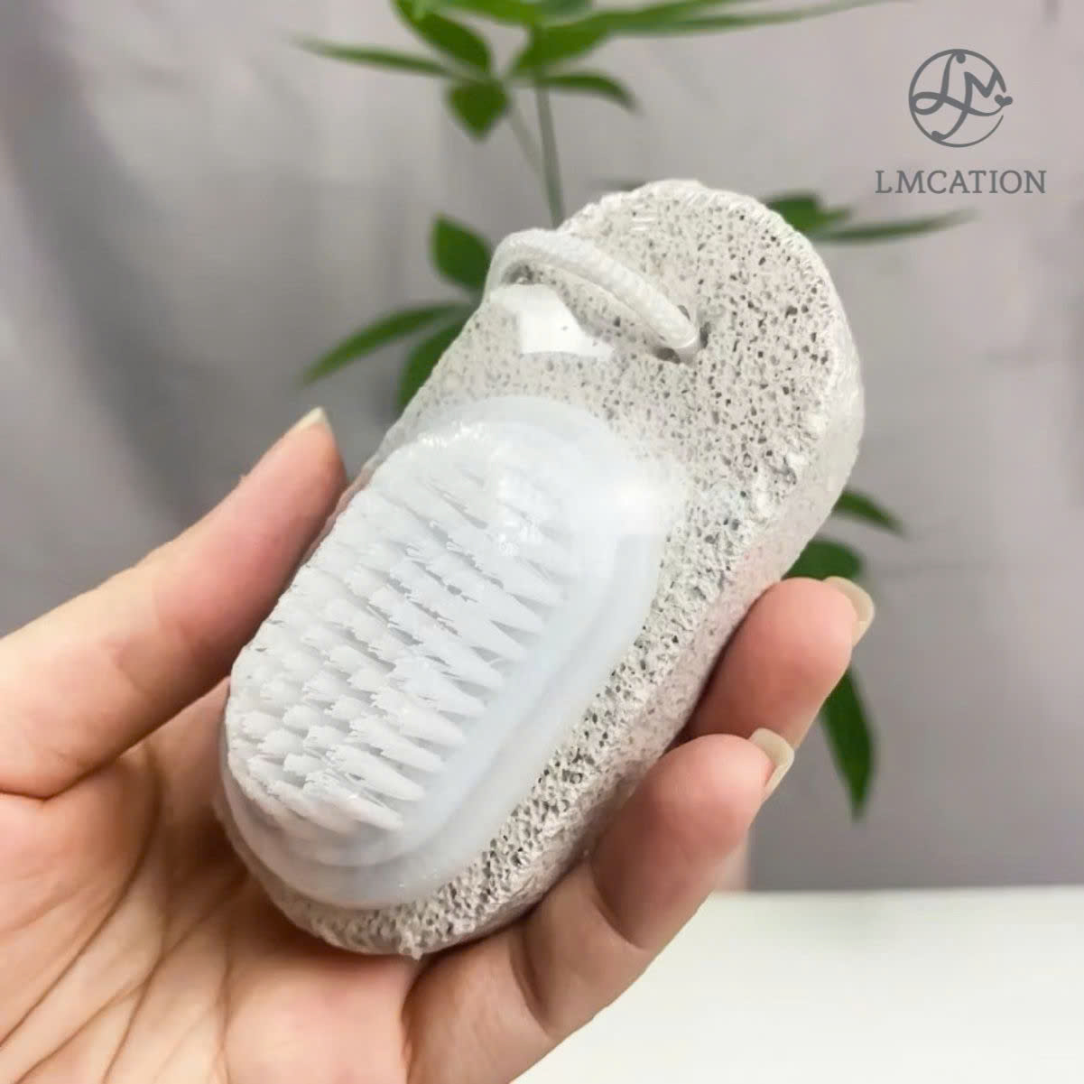 Đá Bọt &amp; Bàn Chải Chà Chân Mini – Nhỏ Gọn &amp; Hiệu Quả