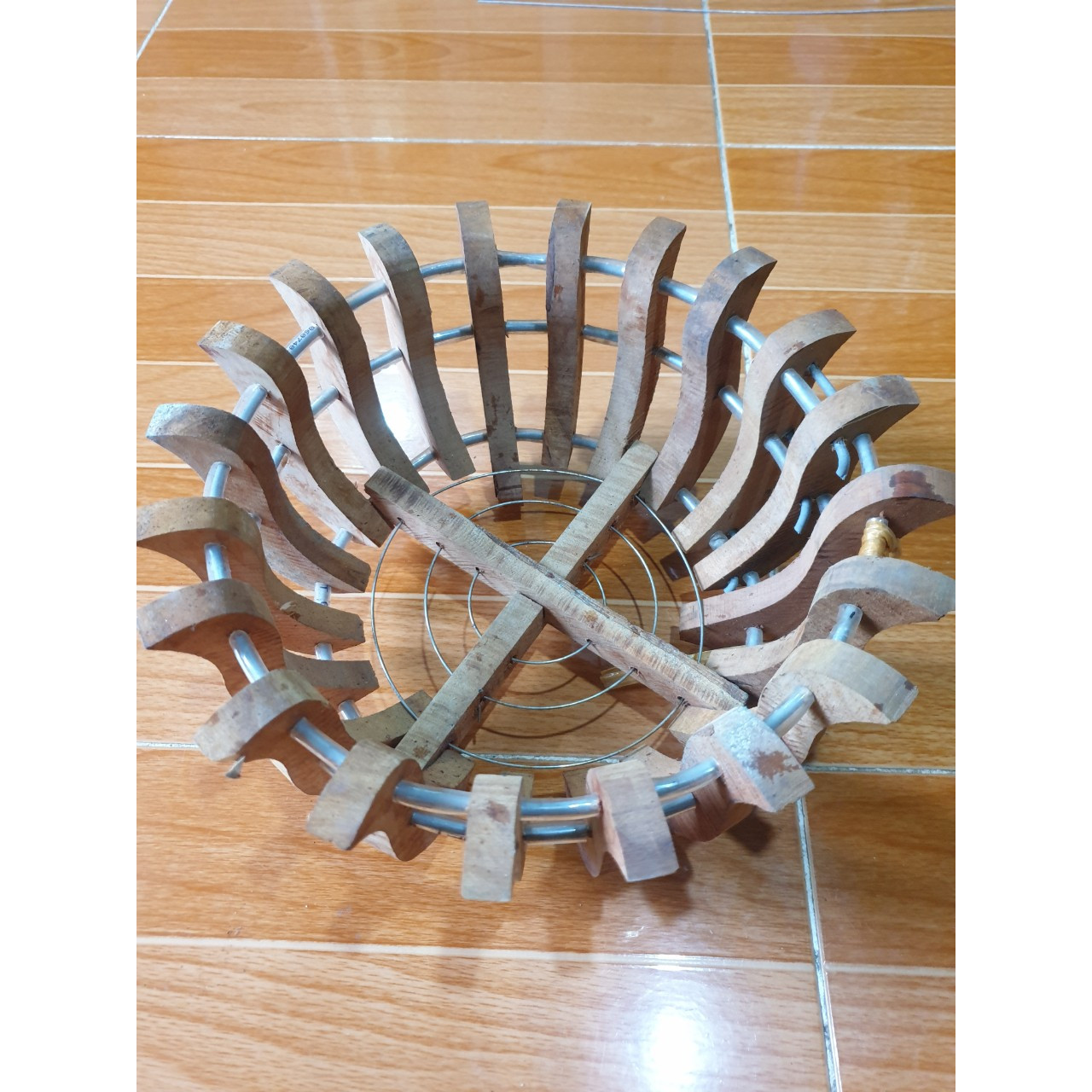 Chậu gỗ trồng lan hình hoa sen, đường kính 30cm