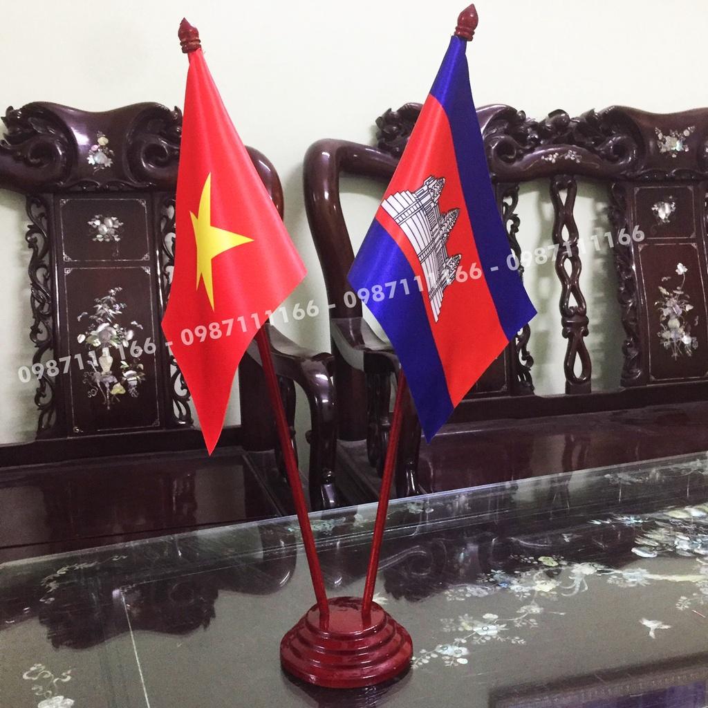 Cờ Để Bàn Đế gỗ Cắm 2 cờ Việt Nam - Campuchia In Kỹ Thuật Số