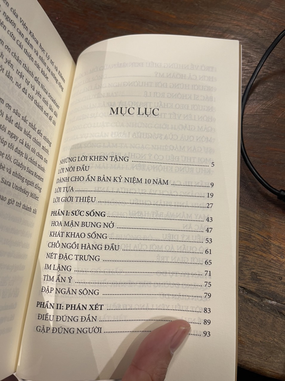NƠI BÀN ĂN KỂ CHUYỆN CHỮA LÀNH – Sự chữa lành là sợi dây kết nối và thức tỉnh chúng ta – Rachel Naomi Remen – Điển Dũng dịch – Huy Hoàng Books – NXB Phụ nữ Việt Nam
