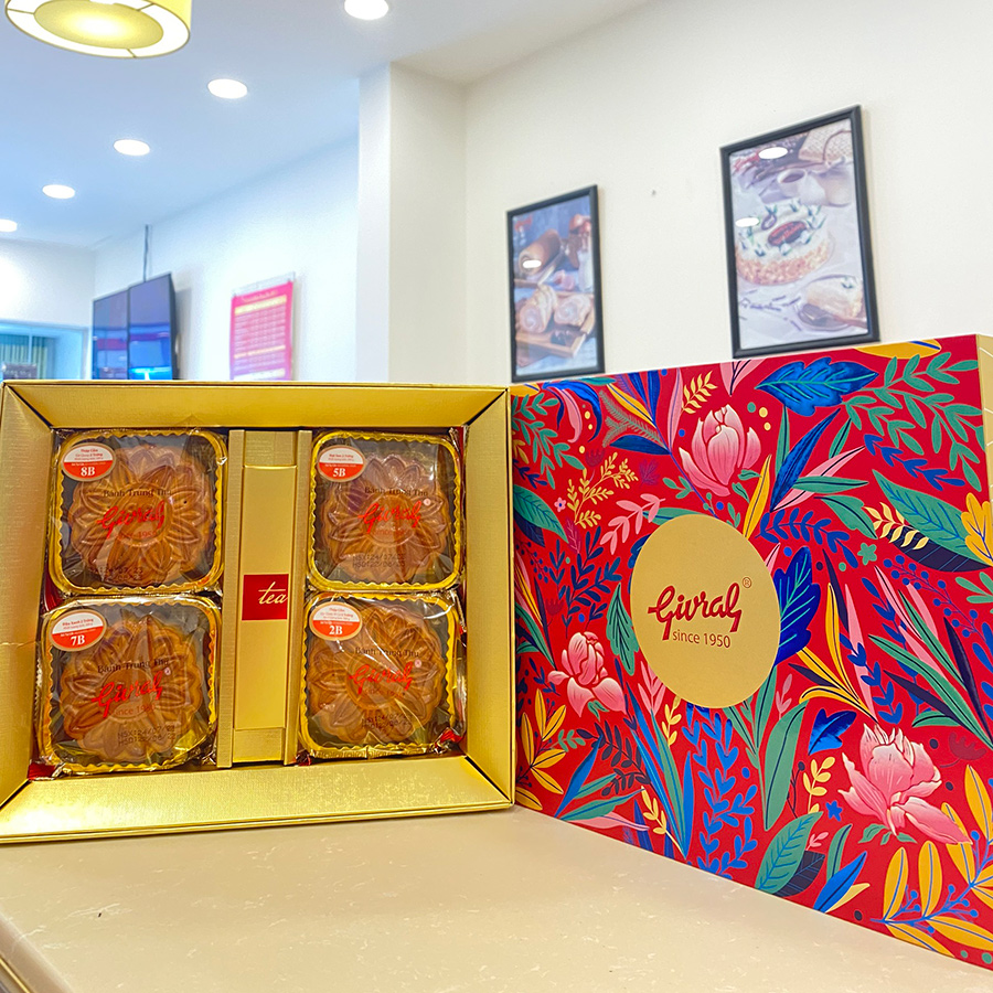 Hộp Bánh Trung Thu Givral Tết Đoàn Viên 8 (150gr)