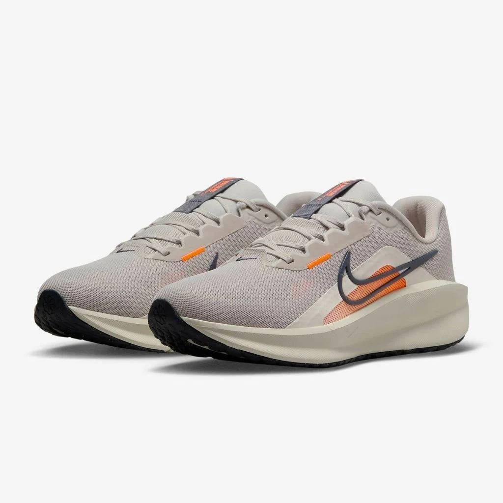 Giày chạy bộ nam NIKE NIKE DOWNSHIFTER 13 - LT IRON ORE/THUNDER BLUE-TOTAL ORANGE - 9.5 US