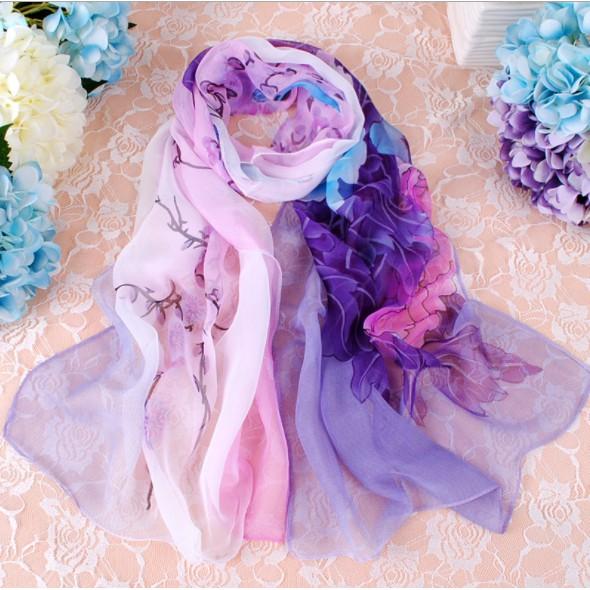 Khăn choàng lụa phối váy dự tiệc